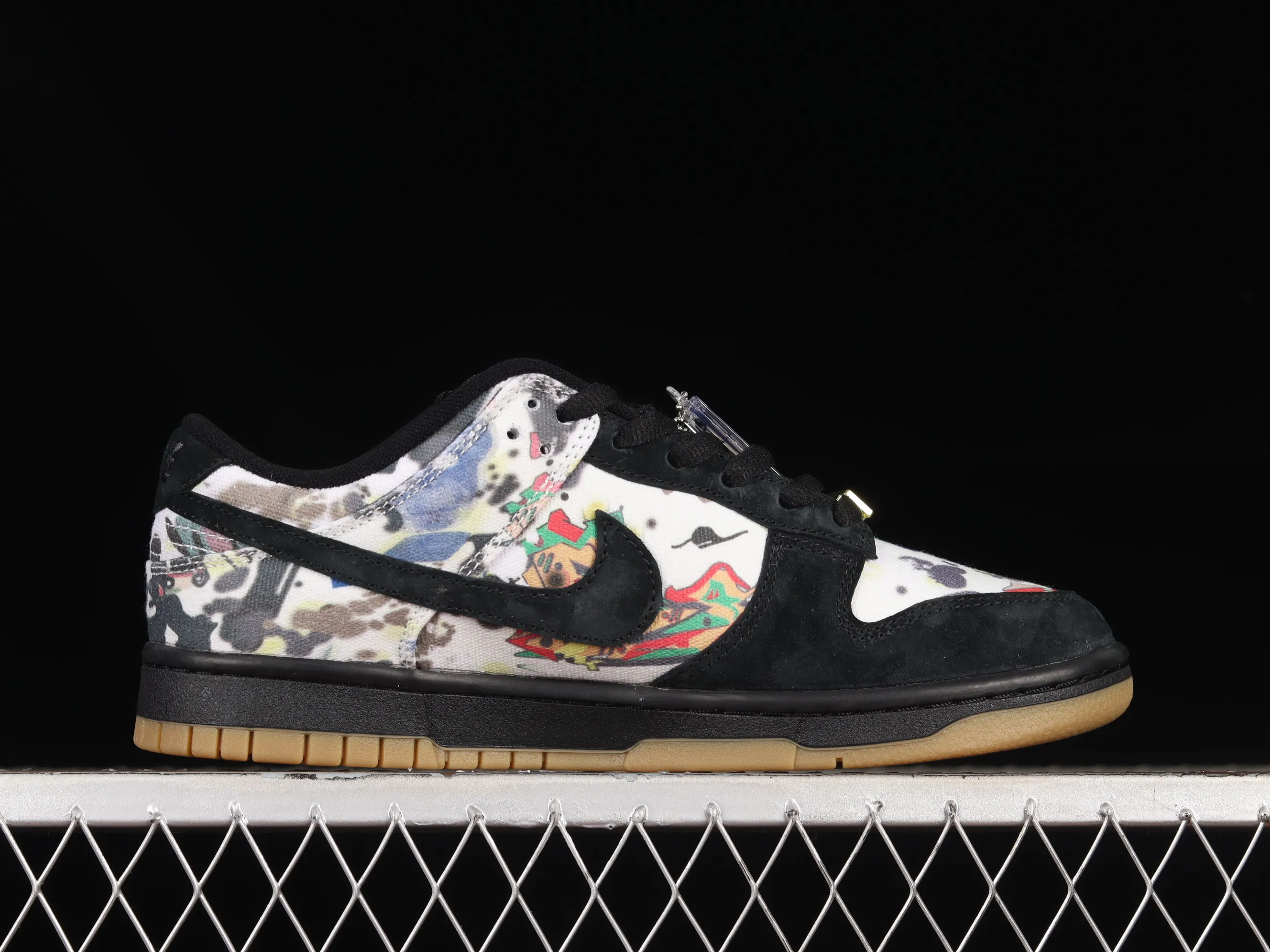 All Categories Nk SB Dunk Series Nk SB Dunk Low Low-top sneakers Pure original version Supreme x Nk SB Dunk Low "Rammellzee" joint model SB low-top sports and leisure sneakers FD8778-001